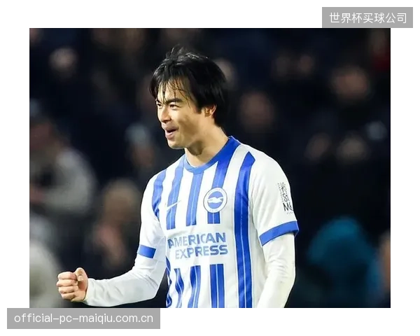 三笘薰凭借俱乐部稳定输出锁定左边路核心,森保一或将围绕其个人突破能力设计边路进攻战术。 三笘薰凭借俱乐部稳定输出锁定左边路核心,森保一或将围绕其个人突破能力设计边路进攻战术。